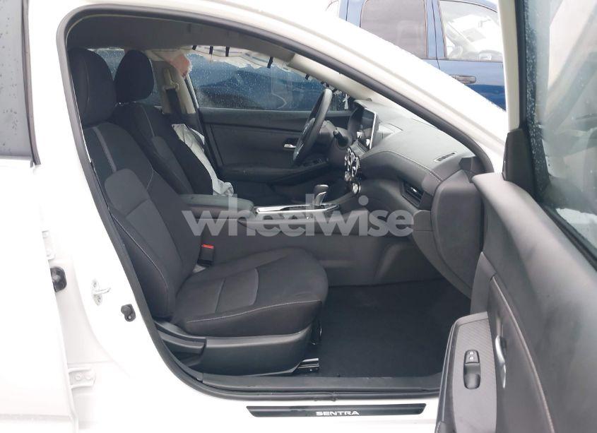 Photo 5 of 2024 Nissan Sentra SV XTRONIC CVT (VIN 3N1AB8CV8RY250418)