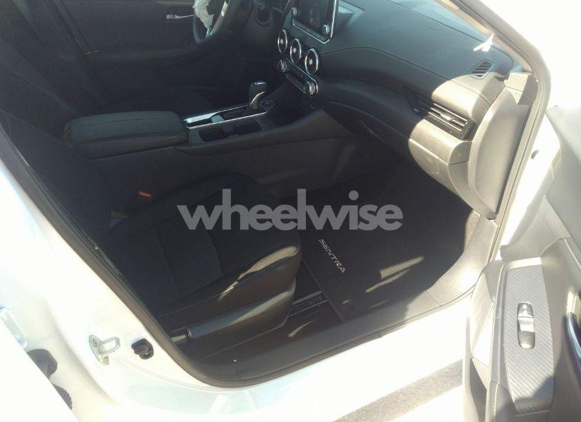 Photo 5 of 2024 Nissan Sentra SV XTRONIC CVT (VIN 3N1AB8CV8RY334190)