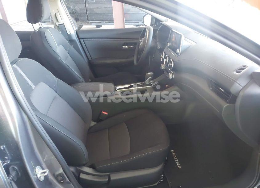 Photo 5 of 2025 Nissan Sentra SV (VIN 3N1AB8CV8SY283828)
