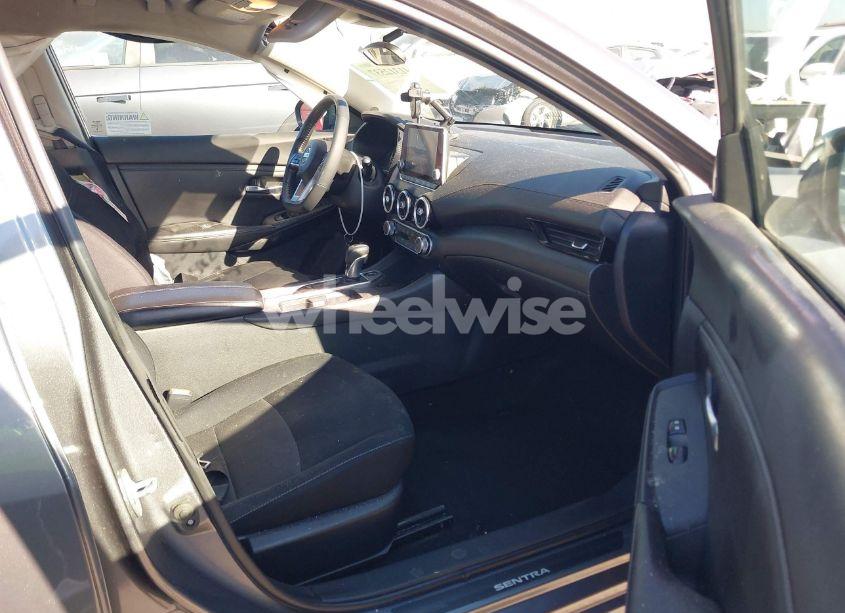 Photo 5 of 2022 Nissan Sentra SV XTRONIC CVT (VIN 3N1AB8CV9NY275239)