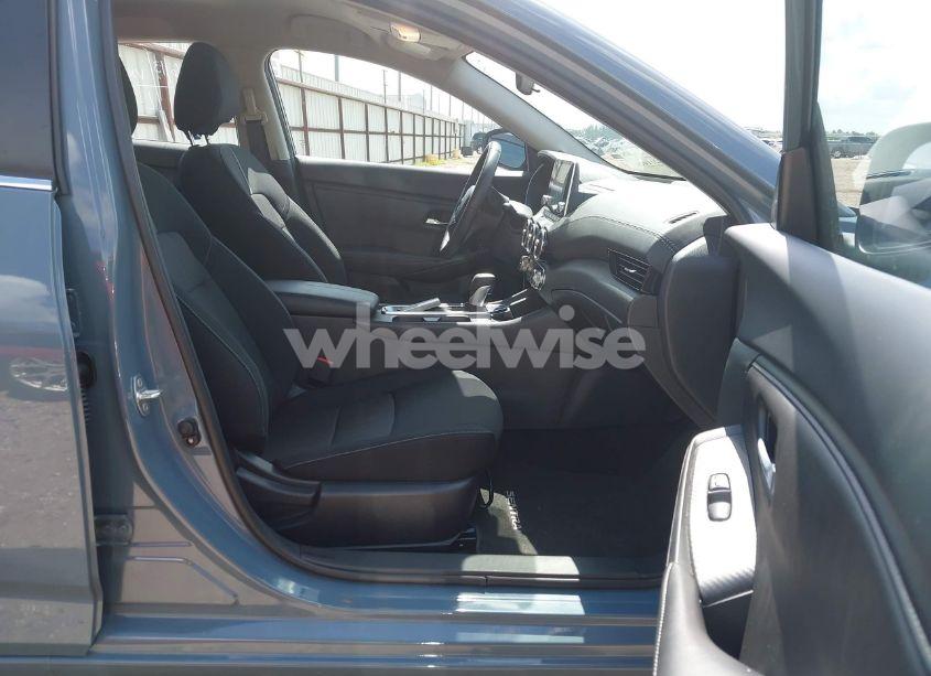 Photo 5 of 2025 Nissan Sentra SV (VIN 3N1AB8CV9SY286270)