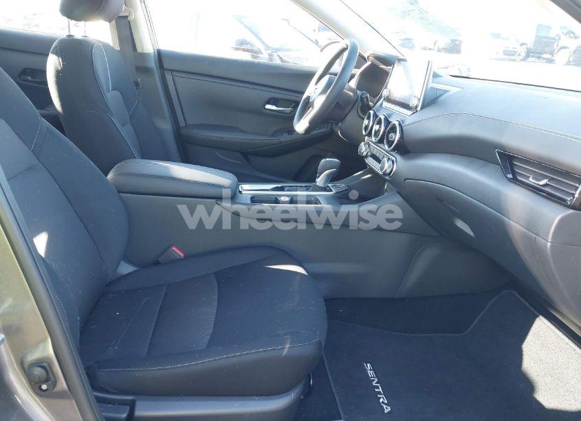 Photo 5 of 2025 Nissan Sentra SV (VIN 3N1AB8CV9SY288312)