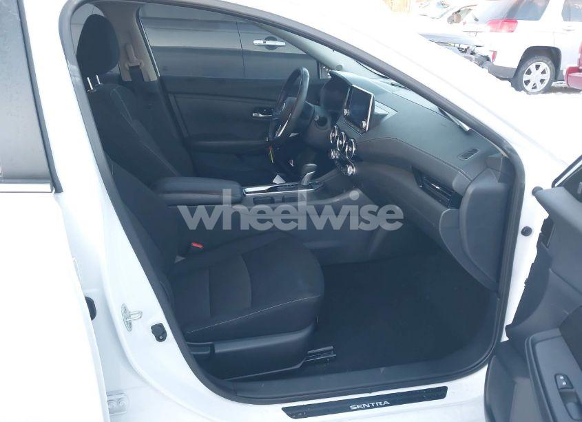 Photo 5 of 2022 Nissan Sentra SV XTRONIC CVT (VIN 3N1AB8CVXNY216748)