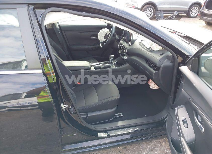 Photo 5 of 2022 Nissan Sentra SV XTRONIC CVT (VIN 3N1AB8CVXNY221562)