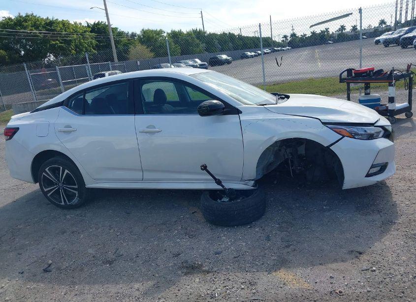 Photo 13 of 2022 Nissan Sentra SR XTRONIC CVT (VIN 3N1AB8DV2NY318267)