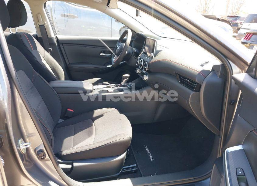 Photo 5 of 2025 Nissan Sentra SR (VIN 3N1AB8DV6SY268579)