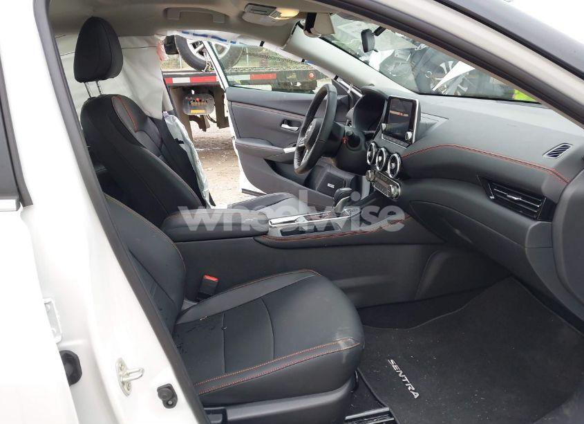 Photo 5 of 2025 Nissan Sentra SR (VIN 3N1AB8DV9SY213513)