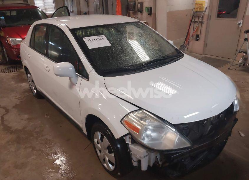 2008 Nissan Versa 1.8S (VIN 3N1BC11E28L389368) main photo