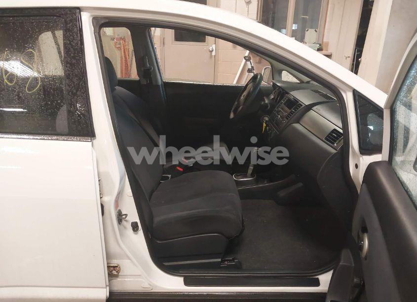 Photo 5 of 2008 Nissan Versa 1.8S (VIN 3N1BC11E28L389368)