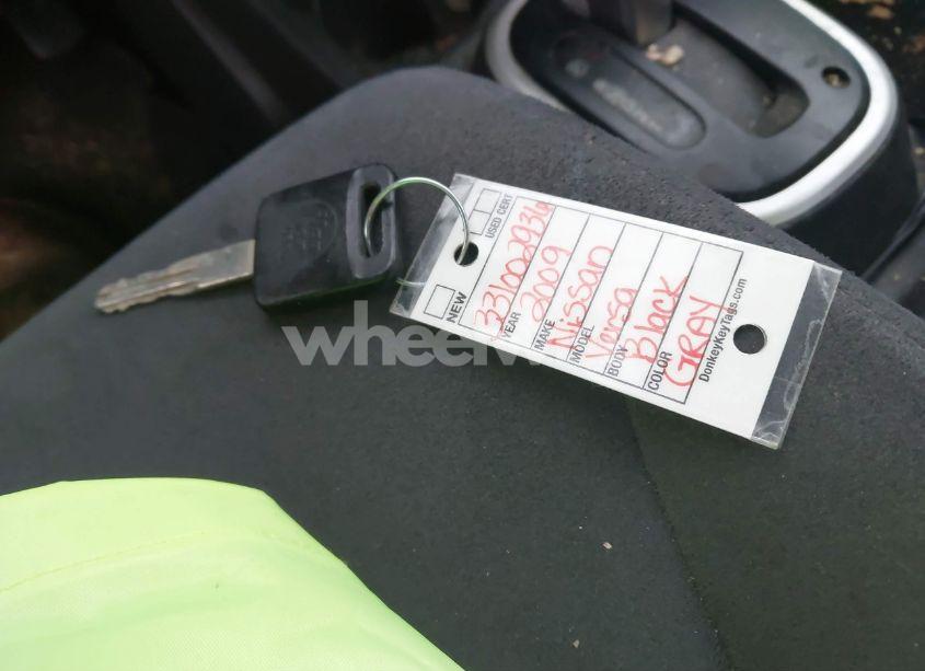 Photo 11 of 2009 Nissan Versa 1.8S (VIN 3N1BC11E29L395625)