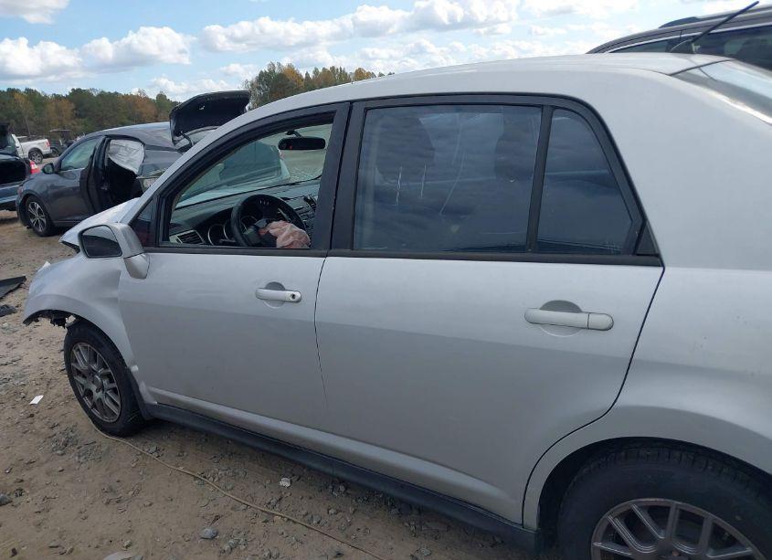 Photo 15 of 2009 Nissan Versa 1.8S (VIN 3N1BC11E69L453090)