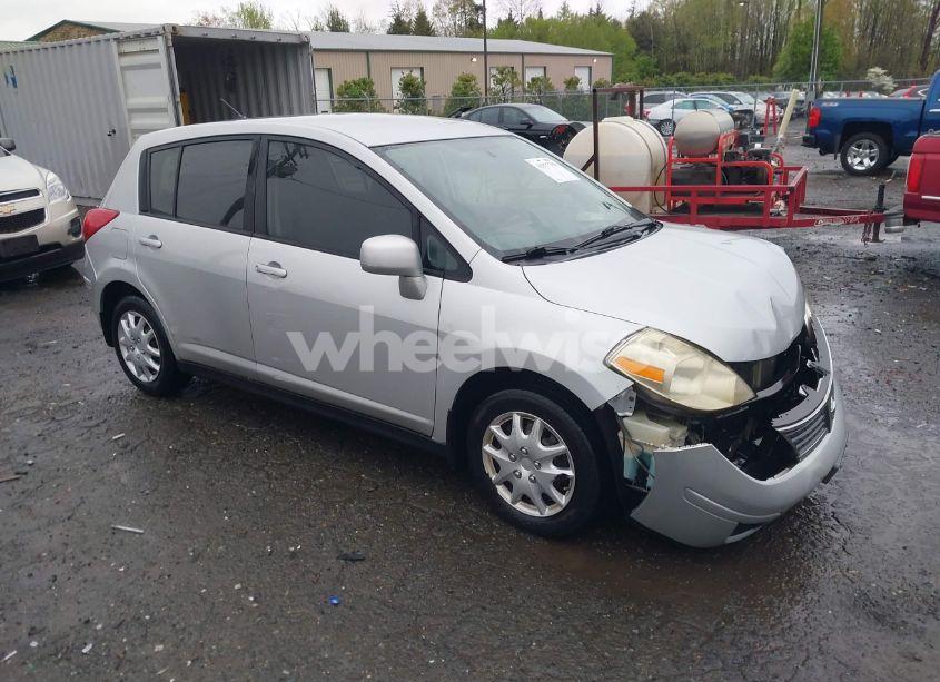 2008 Nissan Versa 1.8S (VIN 3N1BC13E28L395359) main photo