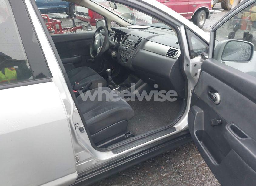 Photo 5 of 2008 Nissan Versa 1.8S (VIN 3N1BC13E28L395359)