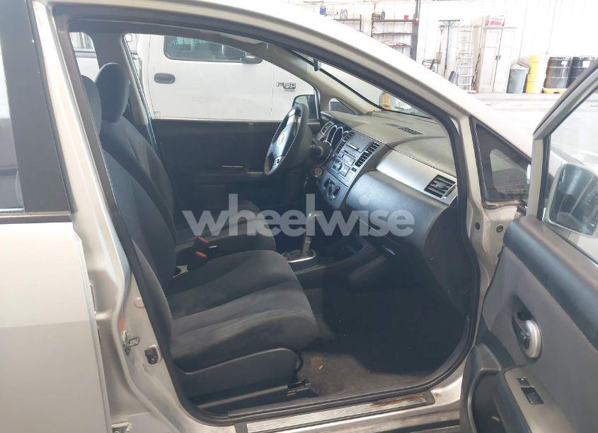 Photo 5 of 2008 Nissan Versa 1.8S (VIN 3N1BC13E68L395932)