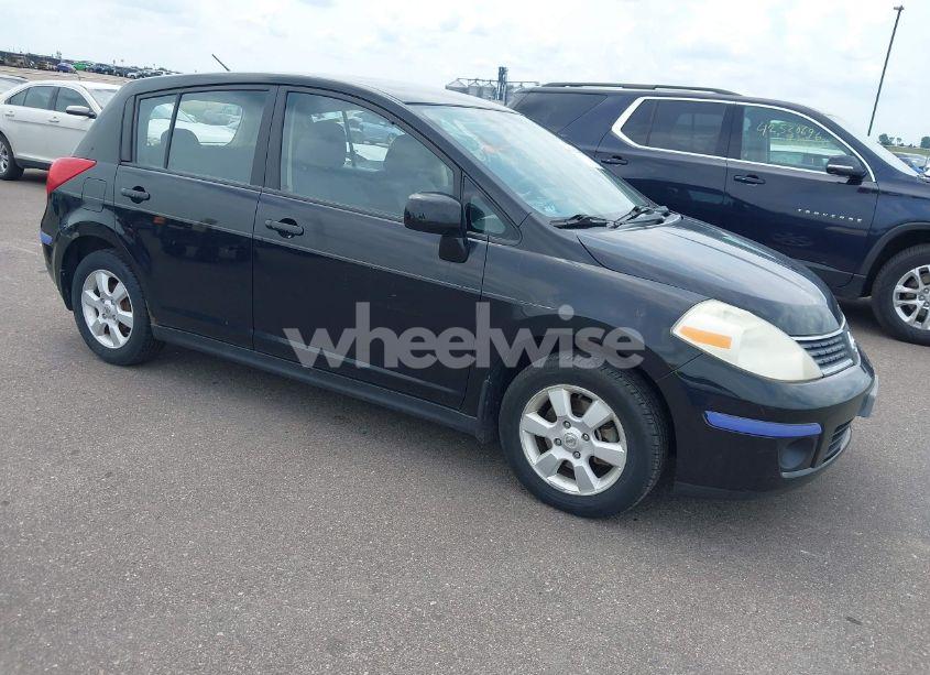 2008 Nissan Versa 1.8SL (VIN 3N1BC13E88L358395) main photo
