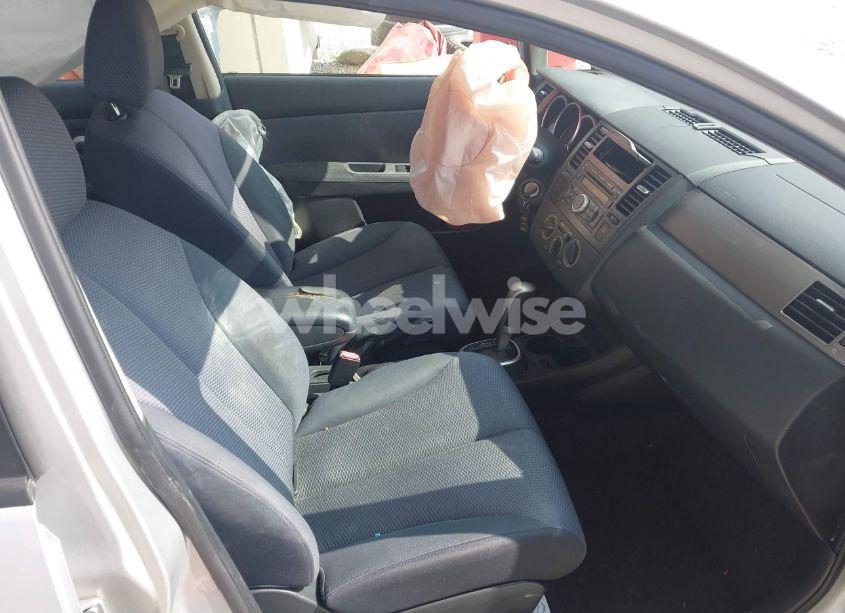 Photo 5 of 2009 Nissan Versa 1.8SL (VIN 3N1BC13E89L371665)