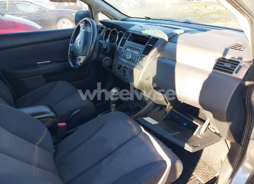 Photo 5 of 2009 Nissan Versa 1.8SL (VIN 3N1BC13EX9L405055)