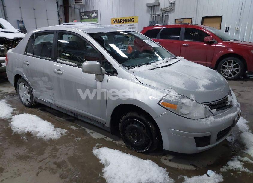2010 Nissan Versa 1.8 S (VIN 3N1BC1AP0AL377386) main photo