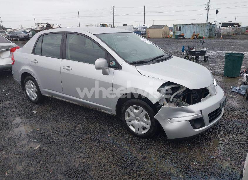 2011 Nissan Versa 1.8S (VIN 3N1BC1AP0BL424675) main photo