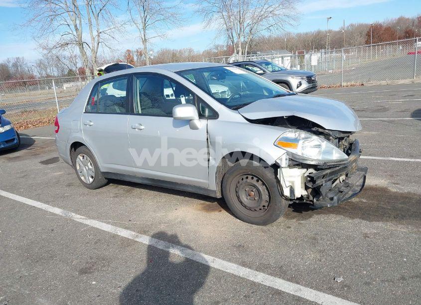 2010 Nissan Versa 1.8S (VIN 3N1BC1AP2AL400389) main photo