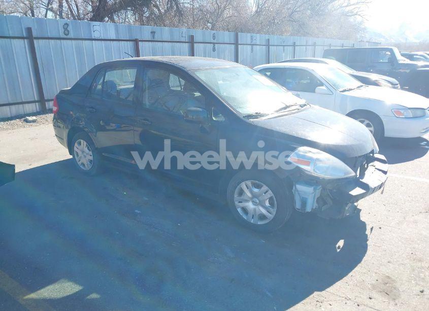 2010 Nissan Versa 1.8S (VIN 3N1BC1AP2AL418259) main photo