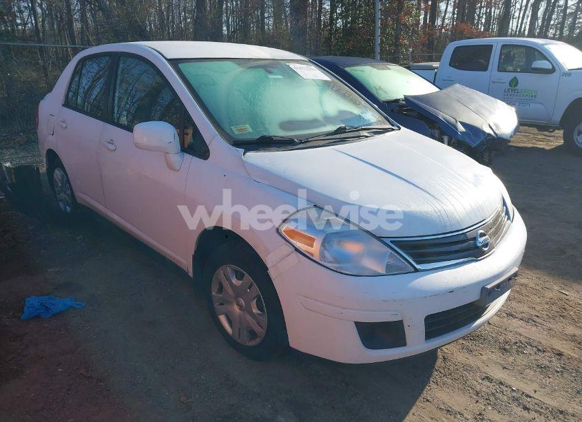 2011 Nissan Versa 1.8S (VIN 3N1BC1AP2BL444149) main photo