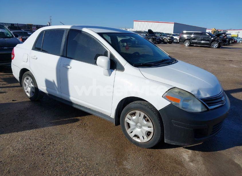 2010 Nissan Versa 1.8S (VIN 3N1BC1AP4AL405190) main photo