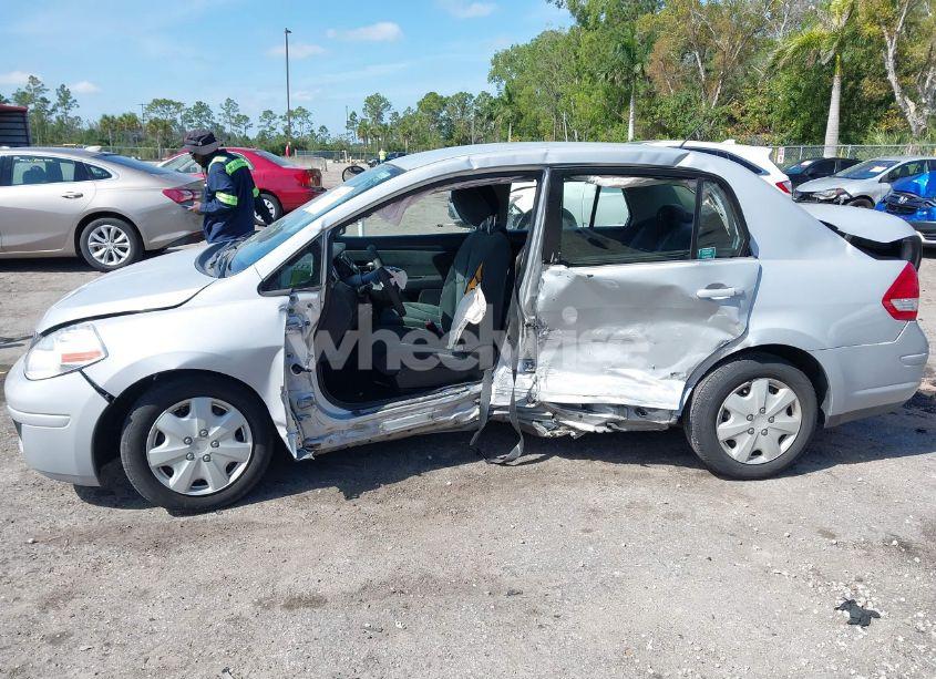 Photo 6 of 2011 Nissan Versa 1.8S (VIN 3N1BC1AP5BL380723)