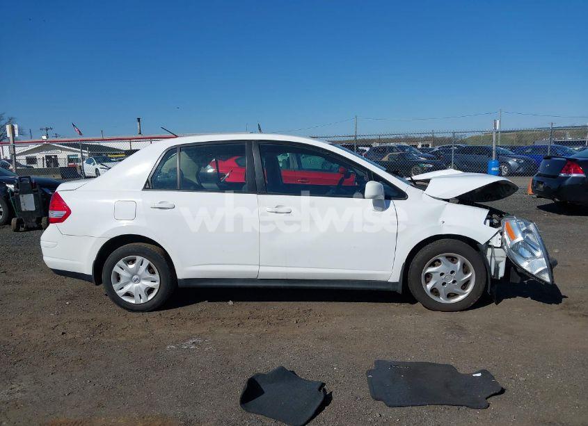 Photo 13 of 2011 Nissan Versa 1.8S (VIN 3N1BC1AP5BL390720)