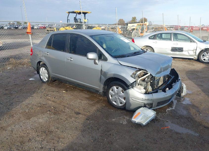 2010 Nissan Versa 1.8S (VIN 3N1BC1AP9AL392193) main photo