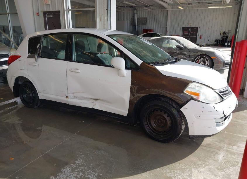 2010 Nissan Versa 1.8S (VIN 3N1BC1CP6AL431111) main photo