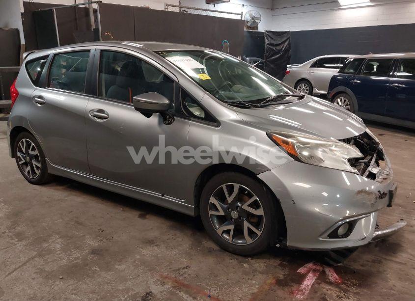 2015 Nissan Versa NOTE SR (VIN 3N1CE2CP0FL400447) main photo