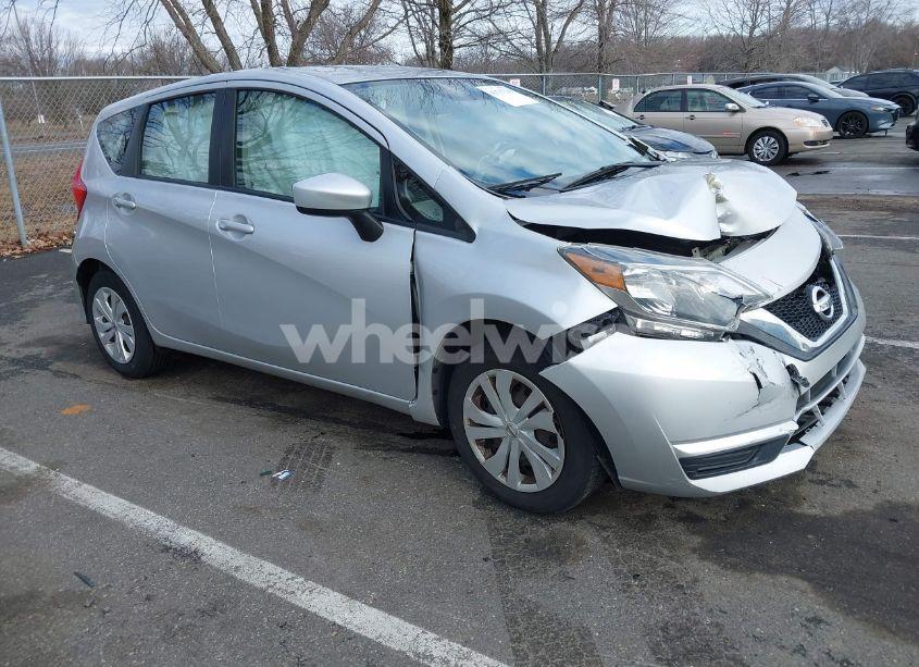 2017 Nissan Versa NOTE SV (VIN 3N1CE2CP0HL352029) main photo