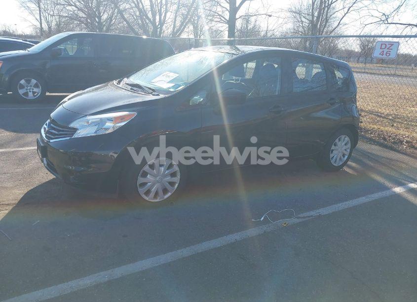 Photo 2 of 2015 Nissan Versa NOTE SV (VIN 3N1CE2CP1FL448183)