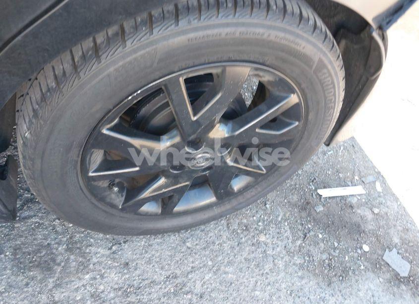 Photo 12 of 2015 Nissan Versa NOTE SR (VIN 3N1CE2CP3FL386530)