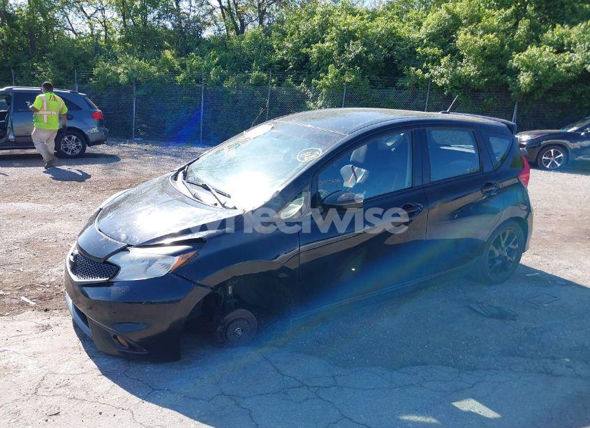 Photo 2 of 2015 Nissan Versa NOTE SR (VIN 3N1CE2CP3FL386530)