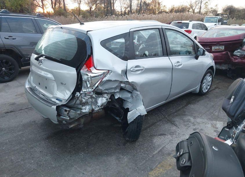 Photo 4 of 2015 Nissan Versa NOTE SV (VIN 3N1CE2CP3FL399861)