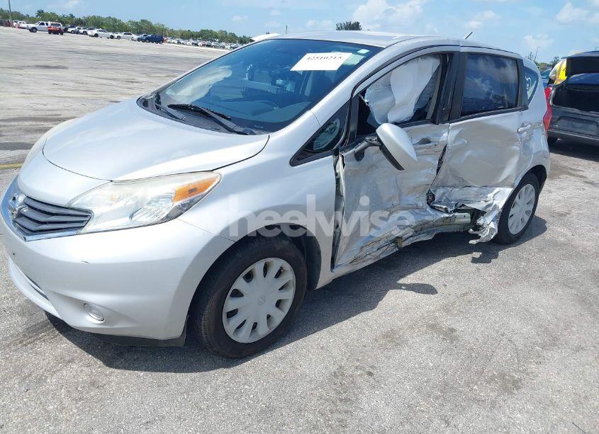 Photo 2 of 2015 Nissan Versa NOTE S (SR)/S PLUS/SL/SR/SV (VIN 3N1CE2CP3FL425195)