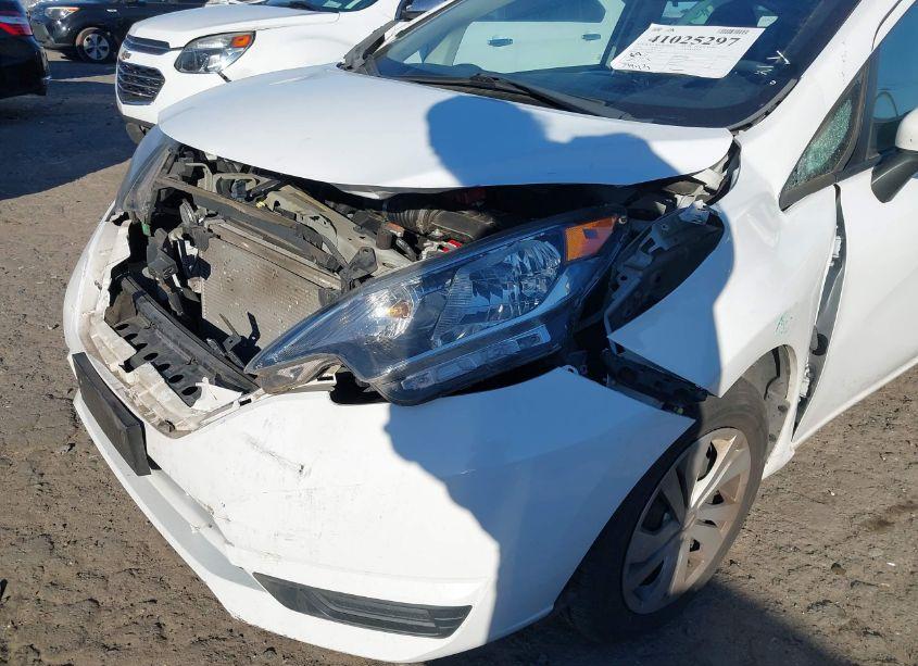 Photo 6 of 2018 Nissan Versa NOTE SV (VIN 3N1CE2CP3JL352368)