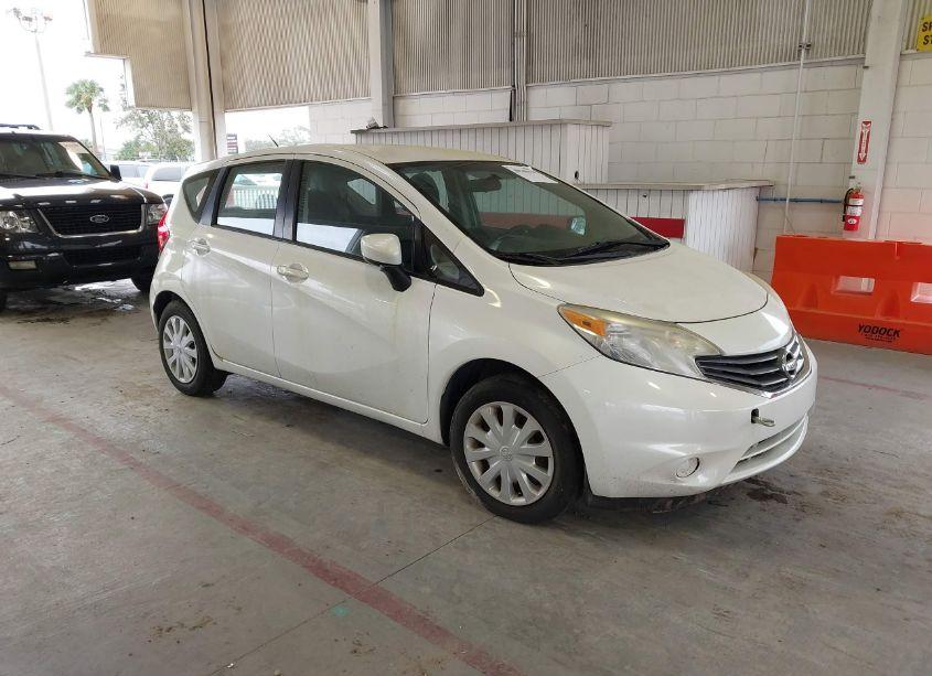 2015 Nissan Versa NOTE (VIN 3N1CE2CP6FL376560) main photo