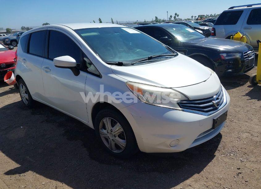 2015 Nissan Versa NOTE SV (VIN 3N1CE2CP8FL366337) main photo