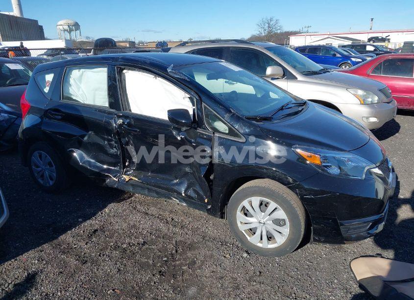 2018 Nissan Versa NOTE SV (VIN 3N1CE2CP8JL369439) main photo