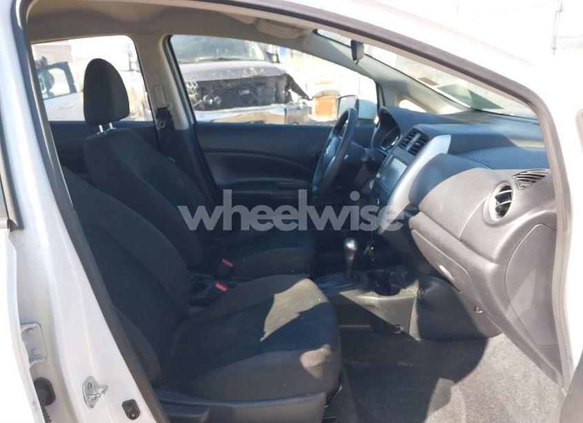 Photo 5 of 2019 Nissan Versa NOTE S (VIN 3N1CE2CP9KL359651)