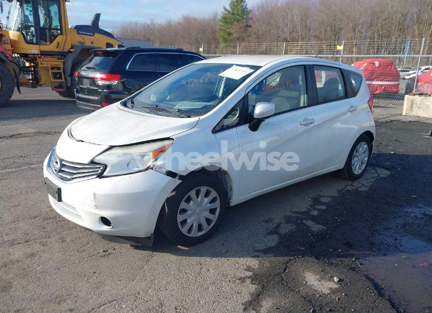 Photo 2 of 2015 Nissan Versa NOTE SV (VIN 3N1CE2CPXFL365366)