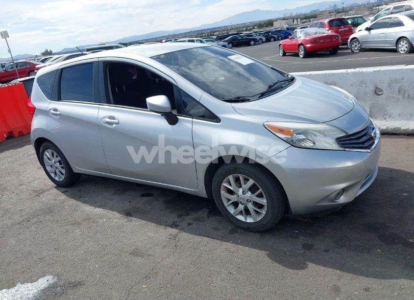 2015 Nissan Versa NOTE SV (VIN 3N1CE2CPXFL423895) main photo