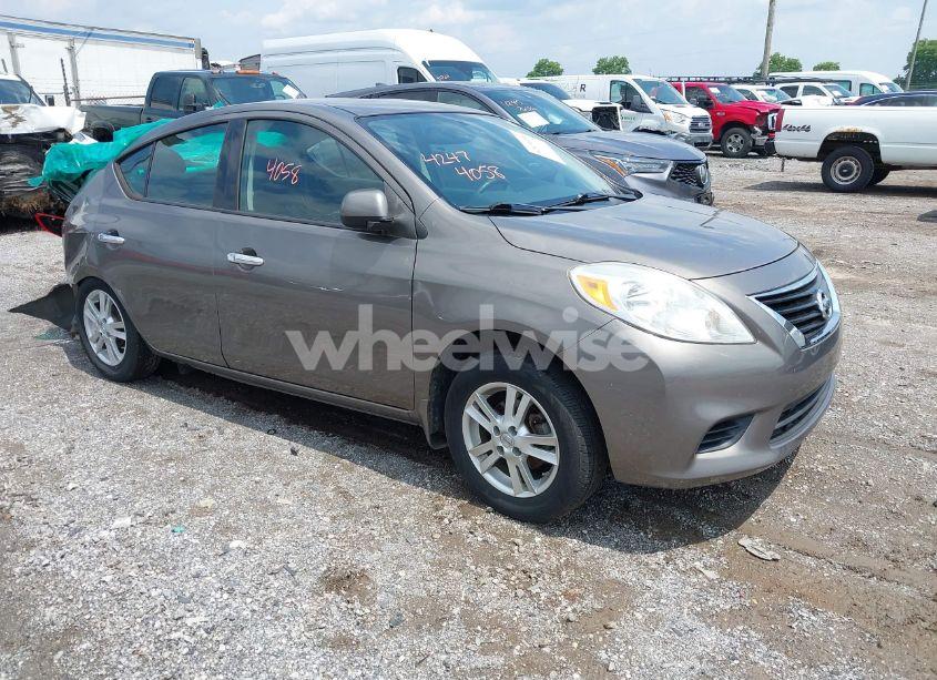 2014 Nissan Versa 1.6 SV (VIN 3N1CN7AP0EL857421) main photo
