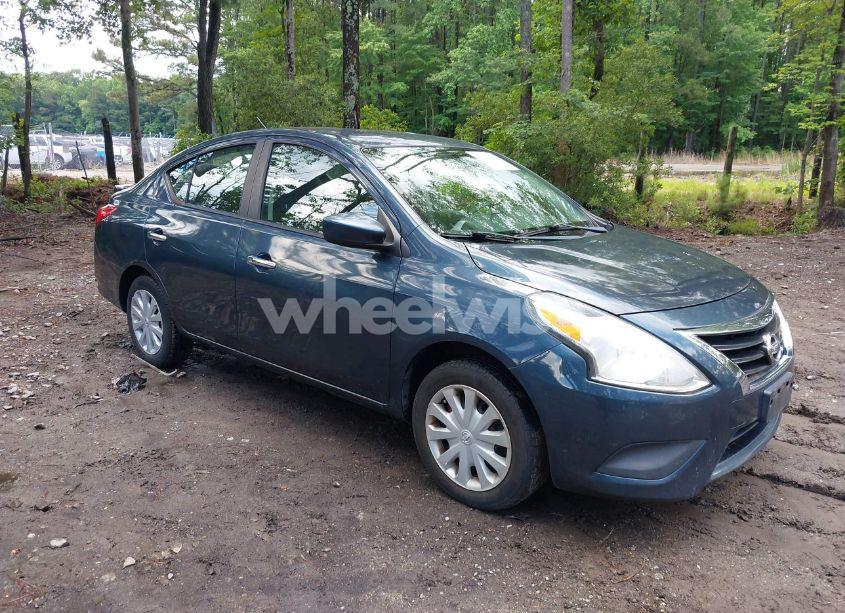 2015 Nissan Versa 1.6 SV (VIN 3N1CN7AP0FL818538) main photo