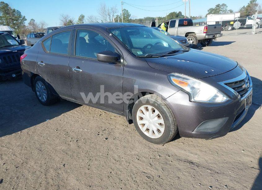 2015 Nissan Versa 1.6 SV (VIN 3N1CN7AP0FL828518) main photo