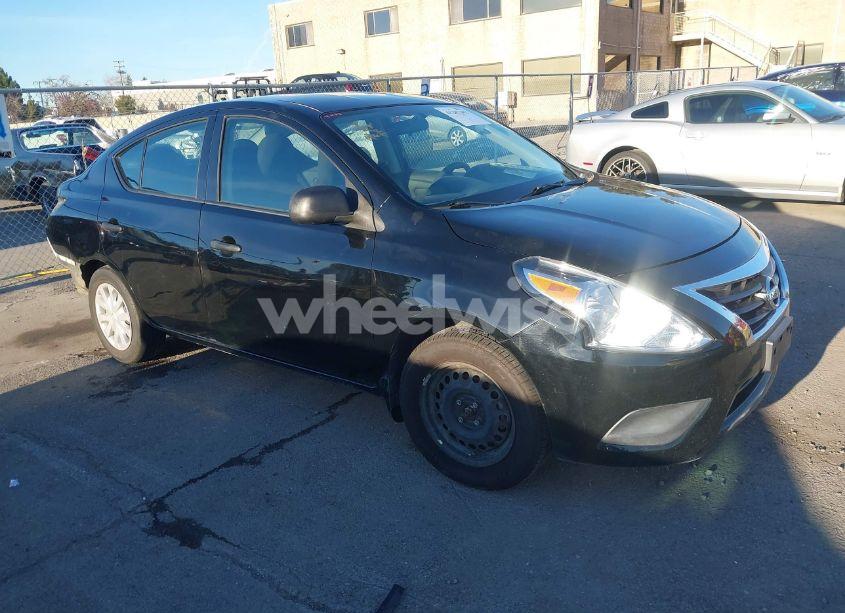 2015 Nissan Versa 1.6 S (VIN 3N1CN7AP0FL937383) main photo