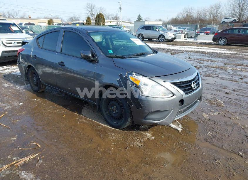 2016 Nissan Versa 1.6 S (VIN 3N1CN7AP0GL917913) main photo